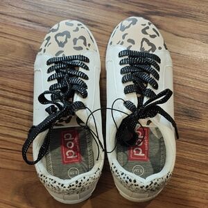 Pop Comfort Fit Sneakers with Black and White Design